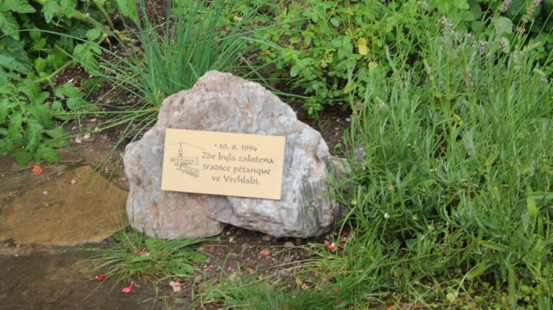 20 let pétanque ve Vrchlabí - pamětní štítek