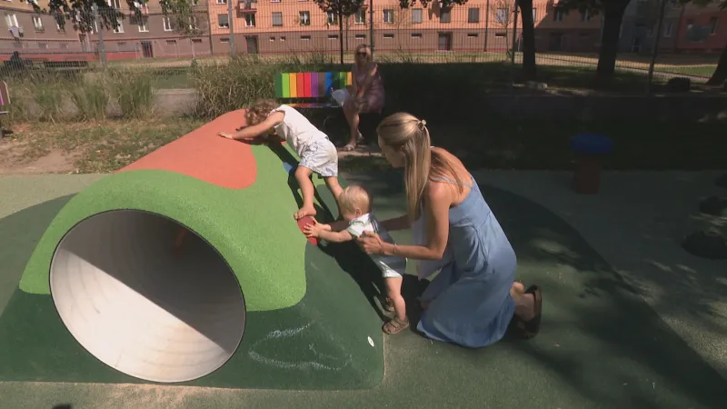 Rodičům u dětských hřišť chybí toalety. Hygienické předpisy je ale nevyžadují