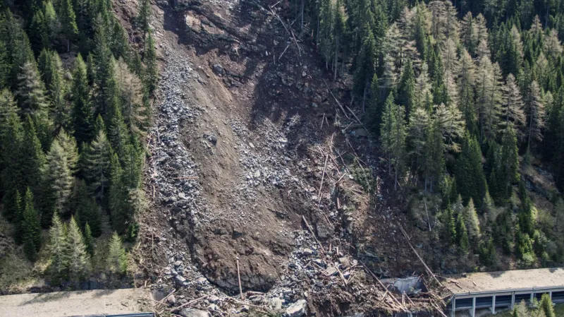 Sesuv zablokoval důležitou silnici v Rakousku