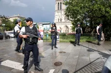 Útočníka, který v Paříži zranil policistu, poslal soud do vězení na 28 let