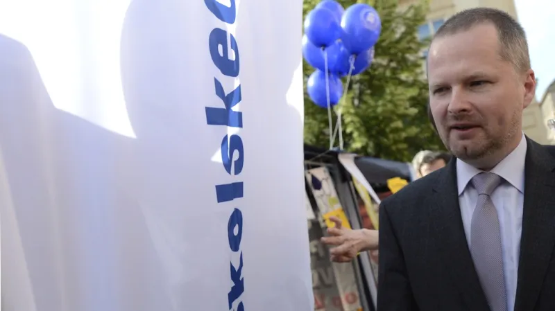 Petr Fiala přišel pozdravit účastníky blokády ministerstva školství