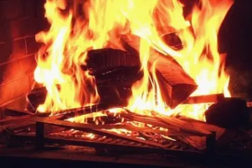 Místo nového krbu, přišli o desetitisíce