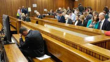 Oscar Pistorius se u soudu zhroutil