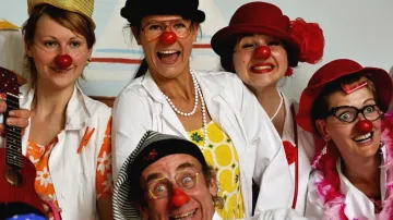 Zdravotní klauni pomáhají dětským pacientům přijít na jiné myšlenky