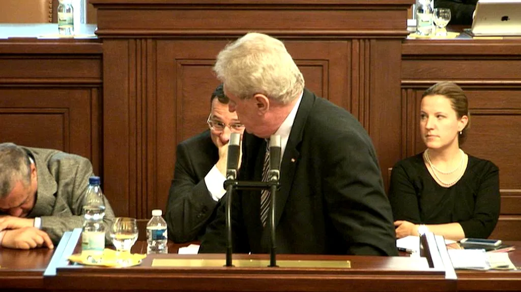 Zeman se naváží do spícího Schwarzenberga