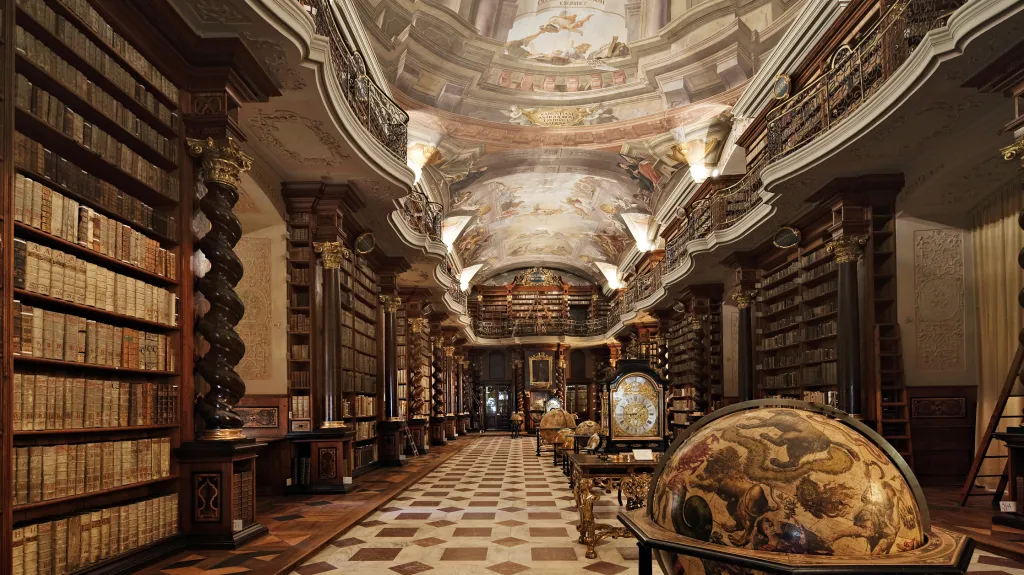 Jezuitská barokní knihovna v Klementinu