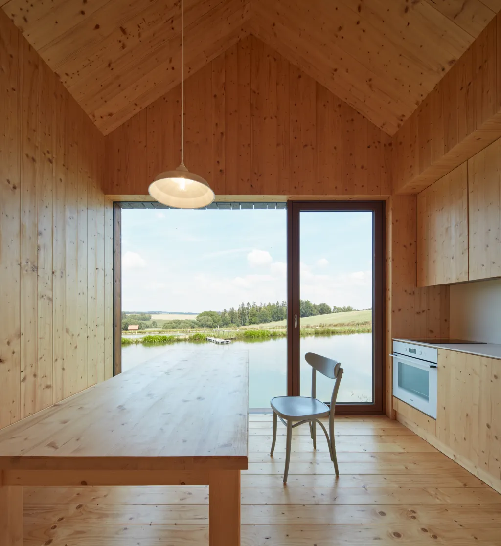 V případě tohoto rekreačního objektu porotci vyzdvihli, že se architektům (Atelier 111 architekti) „podařilo vytvořit prostor dokonale vyhovující základním tělesným i duchovním potřebám člověka“