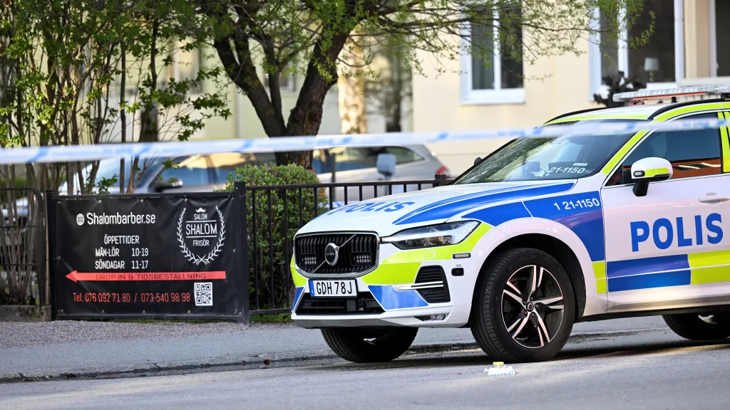 Policejní hlídky u náměstí Vaksala v Uppsale