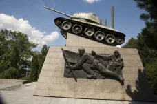 Před 80 lety vyjely sovětské tanky T-34. Ve druhé světové osvobozovaly, pak upevňovaly totalitu