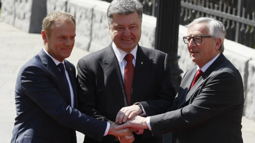 Tusk, Porošenko a Juncker na summitu EU-Ukrajina