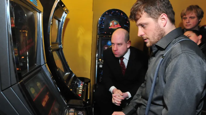 Náměstek ministra financí Ondřej Závodský (vlevo) a brněnský radní Matěj Hollan