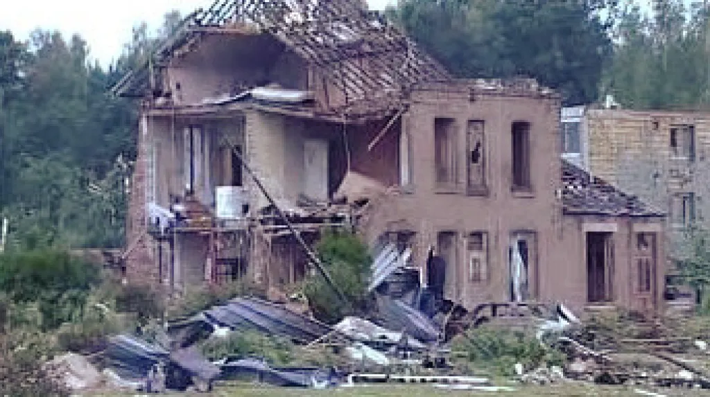 Jeden ze zřícených domů v Hautmontu