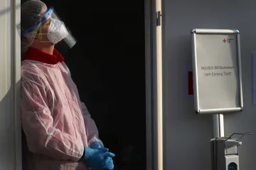 Němce čeká až pět měsíců přísných opatření, na rozvolňování mají zapomenout 