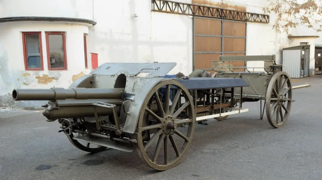 Rakev s ostatky Václava Havla na lafetě