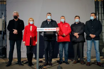 Rumunský premiér zklamaný z překvapivé volební prohry odstoupil. Vítěz ale koalici asi nesestaví