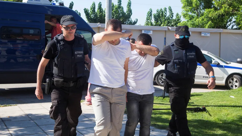 Dva z pučistů, kteří uprchli do Řecka