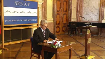 Milan Štěch při vyhlášení termínu prezidentské volby