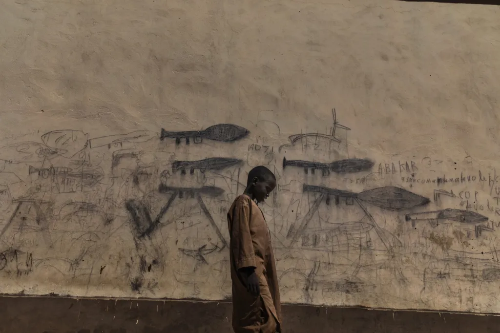1. cena v kategorii životní prostředí – série (Marco Gualazzini, Contrasto): Humanitární krize v okolí Čadského jezera, jehož plocha se za posledních šedesát let zmenšila o 90 procent