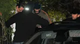 David Rath nastupuje do policejního auta