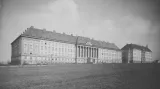 Budovy školy v roce 1929