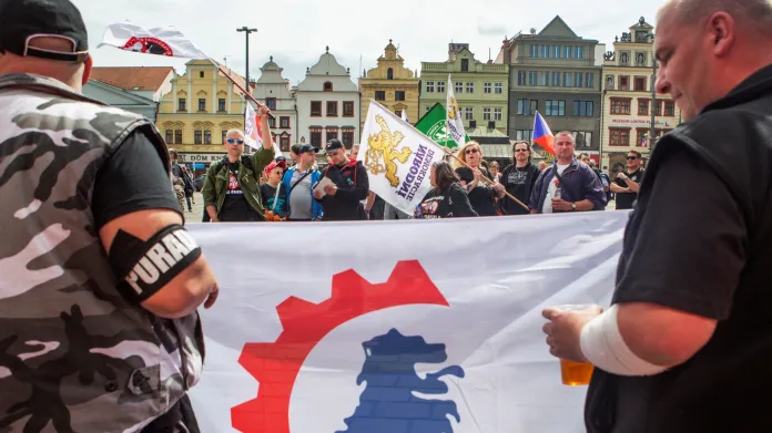Demonstrace DSSS na plzeňském náměstí Republiky