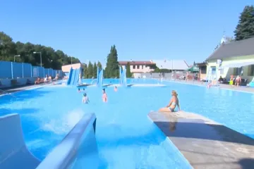 Zákaz odběru povrchových vod zkomplikoval život koupališti ve Šternberku. Zachránil ho vrt