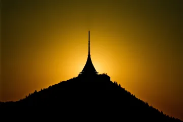 Liberecký kraj stále jedná o kupní smlouvě k hotelu a vysílači Ještěd