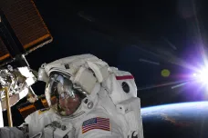 NASA zrušila první čistě ženský výstup do kosmického prostoru. Astronautce nesedl skafandr