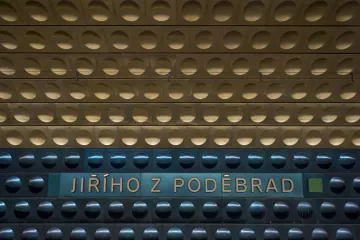 Začala oprava stanice metra A Jiřího z Poděbrad. Dostane výtahy i nové eskalátory