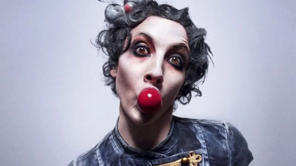 Cirkus Cirkör/ Wear it like a crown