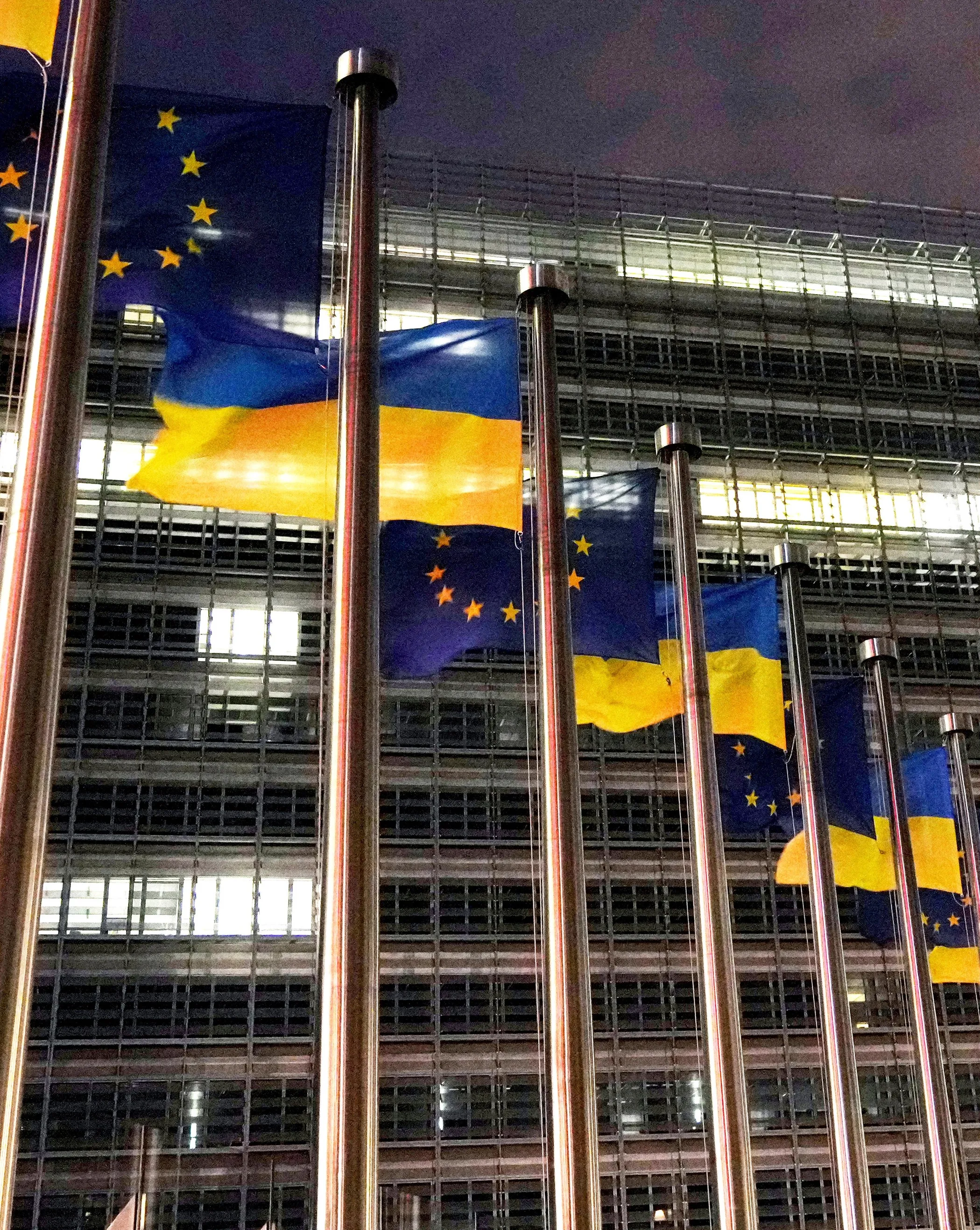 EU zmrazila ruská aktiva na neurčito, Maďarsko a Slovensko byly proti