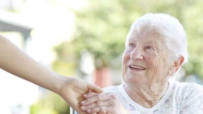 Pracujících důchodců přibývá