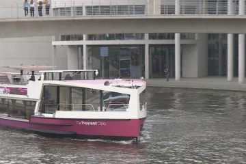 Německá redakce vyrazila do berlínských vod. Chce tak bojovat s dopady krize