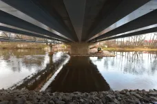 Karlovy Vary propojuje nový Dvorský most. Původní byl v havarijním stavu