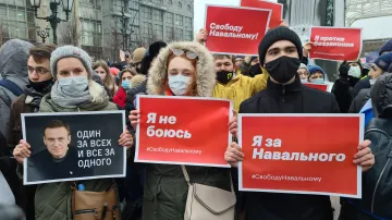 „Jeden za všechny, všichni za jednoho“, „Nebojím se“, „Jsem pro Navalného“