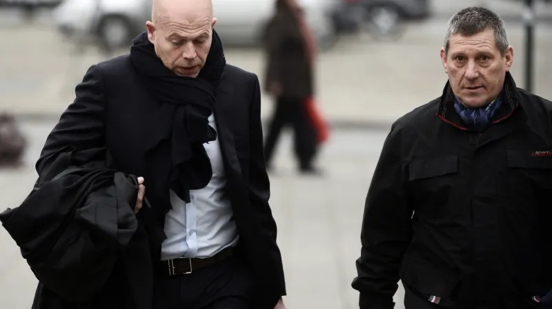 Vlevo právník Salaha Abdeslama Sven Mary