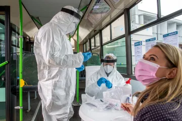 V úterý přibylo na tři sta nakažených, je to nejvíce za posledních 28 dní