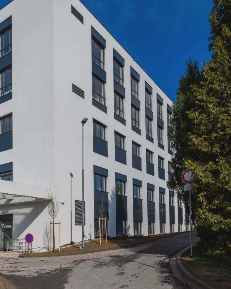 Hradecké hejtmanství vyzvalo k prověření smrti pacientky s endoprotézou