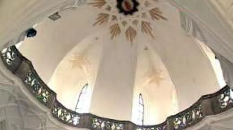 Zrestaurovaná klenba poutního kostela sv. Jana Nepomuckého na Zelené hoře u Žďáru nad Sázavou.