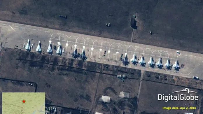 Ruské letouny Suchoj a Mig u hranic s Ukrajinou