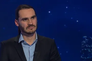 Destiláty by nemělo být možné koupit po desáté večer, doporučuje adiktolog