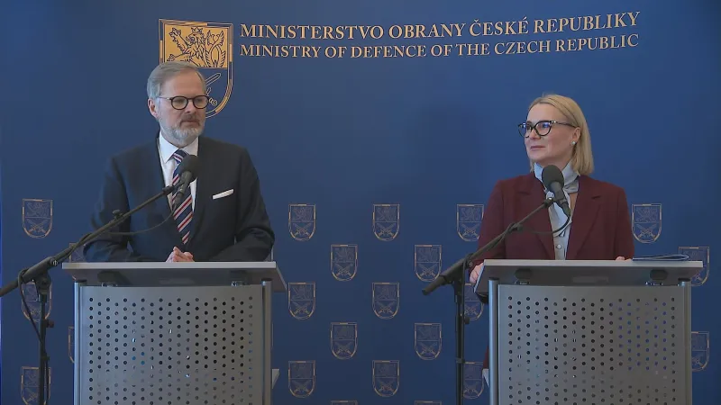 Petr Fiala a Jana Černochová (oba ODS) bilancují působení na ministerstvu obrany