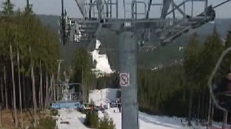 Lanová dráha na jedné z beskydských sjezdovek