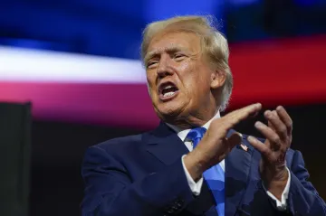 Trumpa podpořili jeho bývalí rivalové, Biden se vrátil ke kritice
