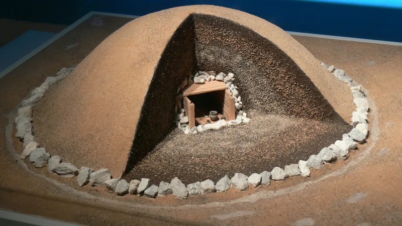 Model halštatské mohyly