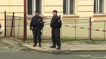 Policisté před litoměřickou věznicí