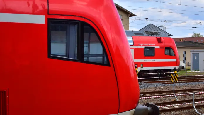 Dvoupodlažní soupravy s řídicím vozem na jedné straně a lokomotivou na druhé jsou stále nepostradatelnou součástí regionální dopravy v celém Německu, i když je postupně vytlačují novější jednotky