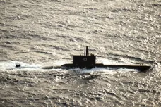 Indonésie pátrá po ponorce s 53 lidmi. Zmizela u Bali, na místě je ropná skvrna