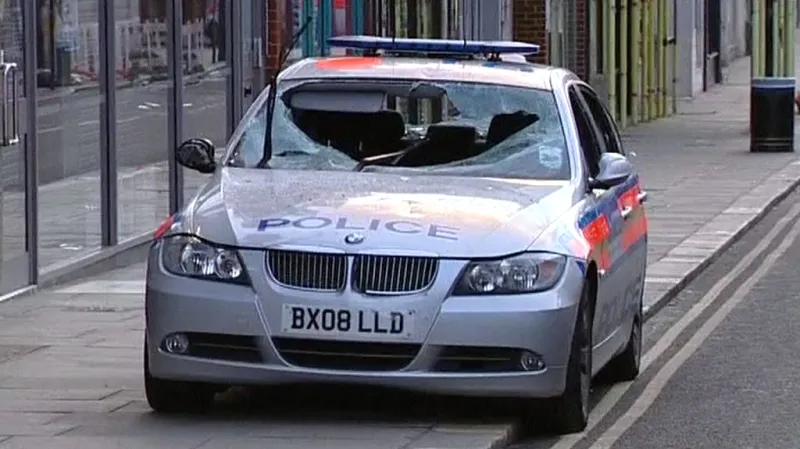 Rozbité policejní auto