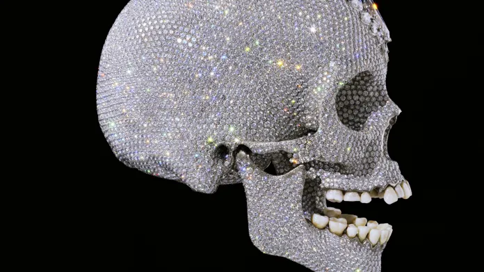 Lebka posázená diamanty od Damiena Hirsta